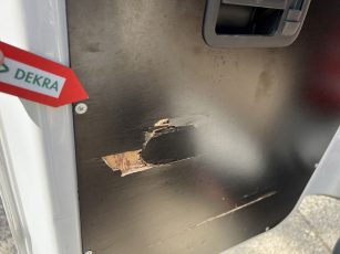 Csomagtér sérülések - nem-elfogadható