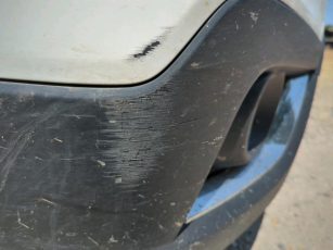 Hűtőrács és lökhárító - nem elfogadható